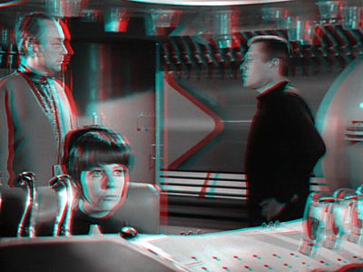 The GSD-officer threatens the crew.