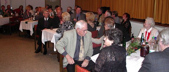 aufmerksam wird die Proklamation beobachtet aufmerksam wird die Proklamation beobachtet