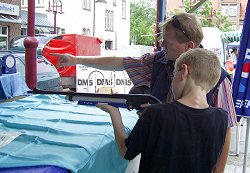 Viel Spa� beim Schie�en mit dem Lichtpunktgewehr